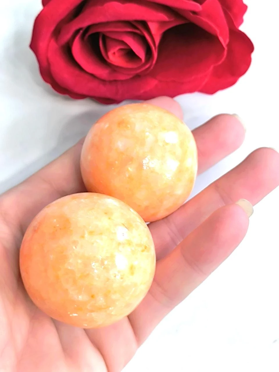 2 grosses boules de calcite naturelles chakra lithothérapie énergie